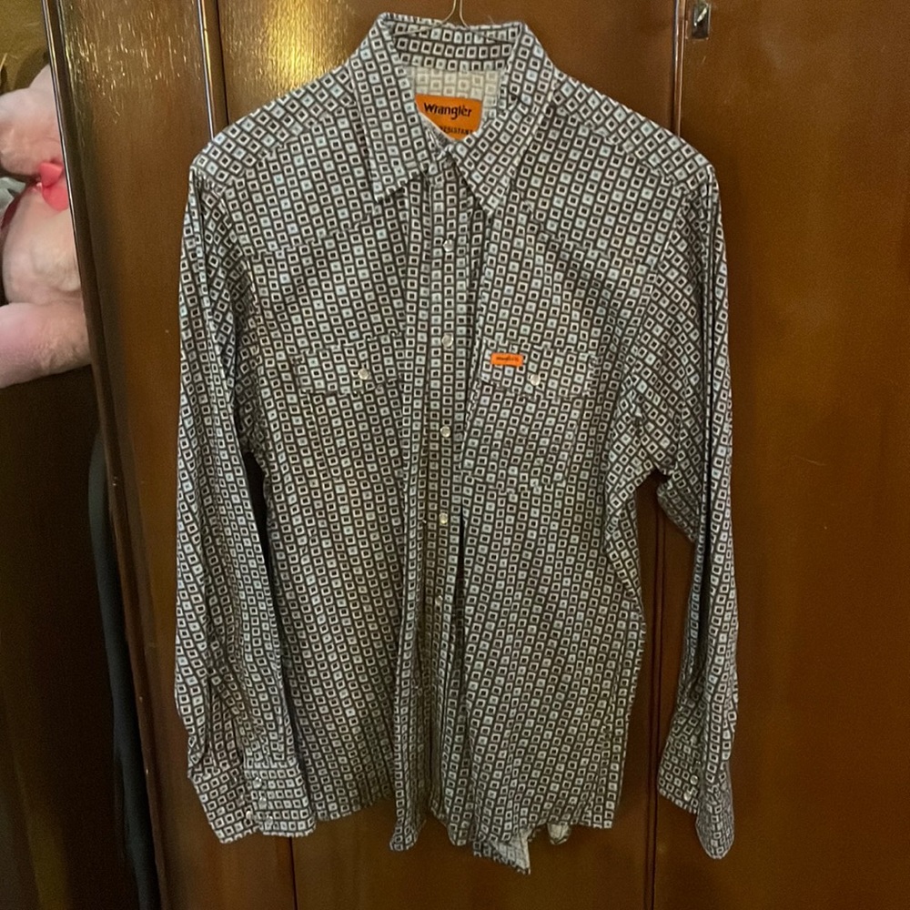 Men’s Wrangler Flame Resistant petal snap button up